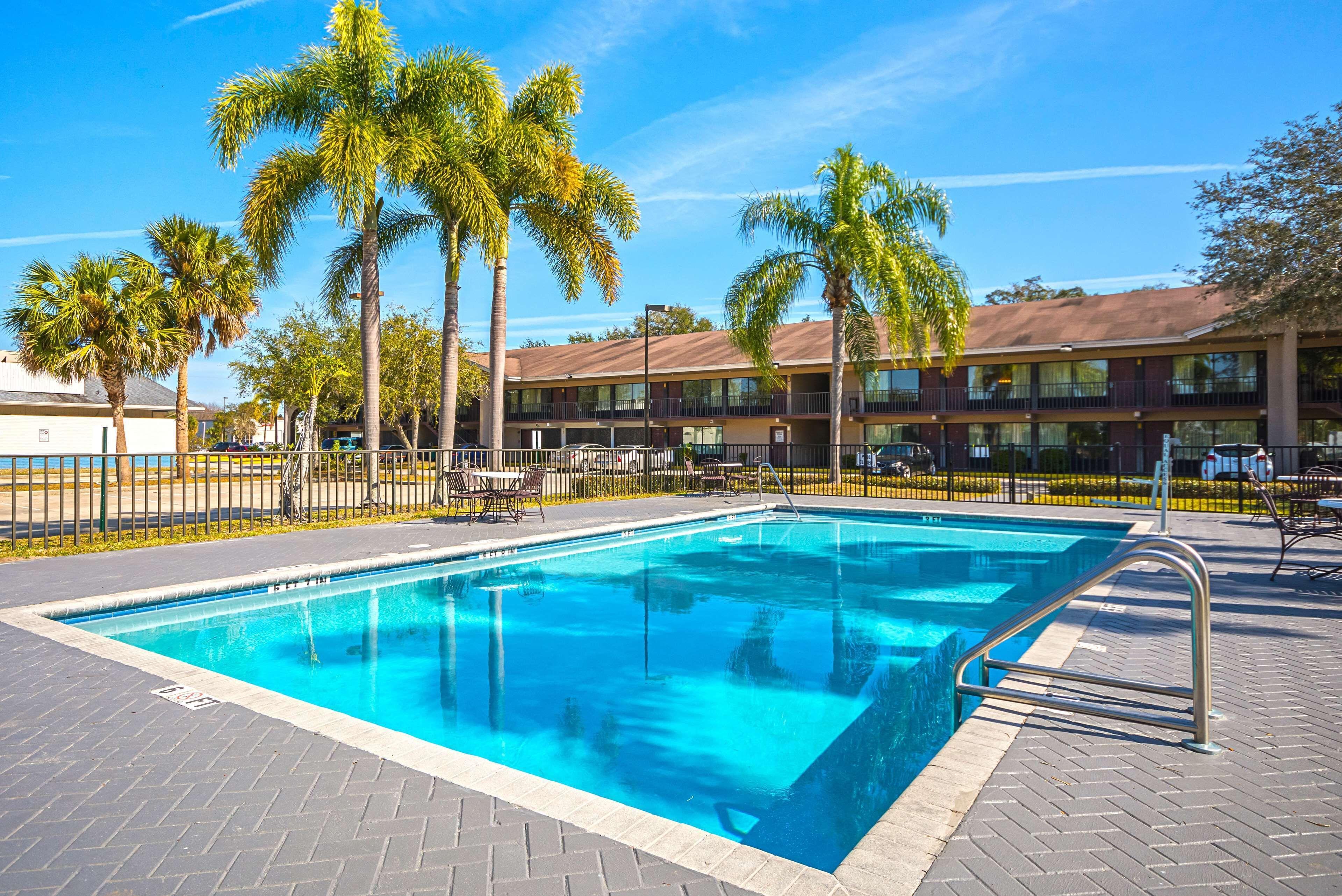 5 Airport Hotels Near Melbourne Square Mall Worth Booking
