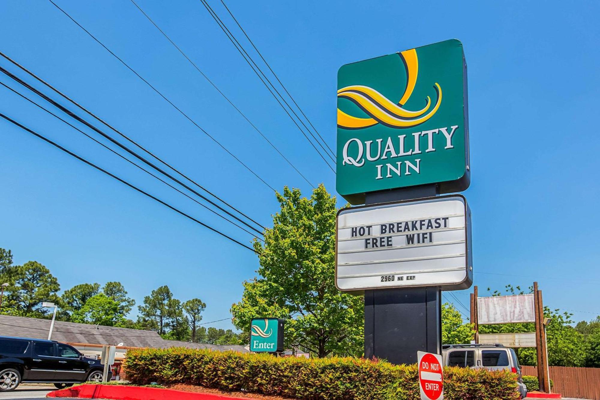Where to Stay Near Atlanta College and Seminary: 4 Airport Hotels