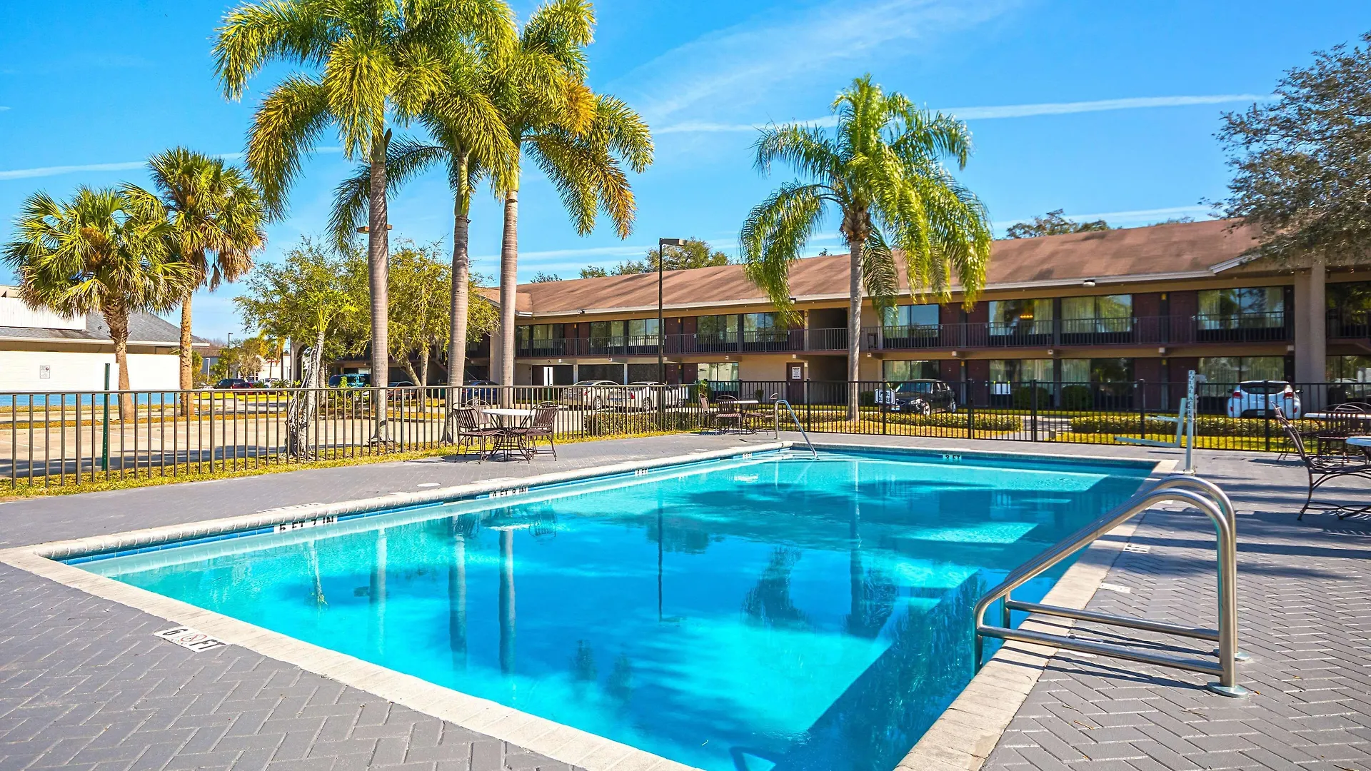 5 Airport Hotels Near Melbourne Square Mall Worth Booking